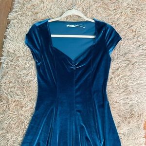 beautiful velvet blue dress (very flattering)